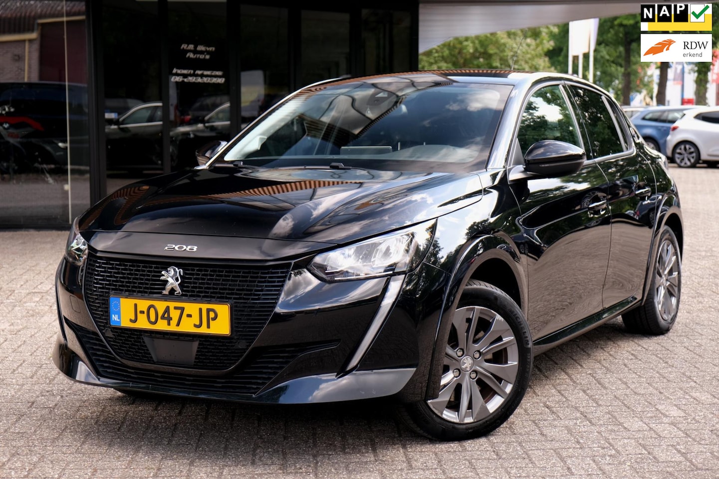 Peugeot e-208 - EV Allure 50 kWh/360° Camera/Lane Assist/Carplay/DAB/Clima/DAB/PDC - AutoWereld.nl