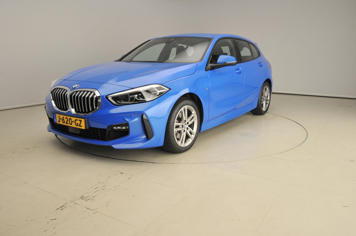 BMW 1-serie - 5-deurs 118i M Sportpakket | Harman Kardon | HUD | Stoelverwarming | Intieurlijsten Illumi - AutoWereld.nl