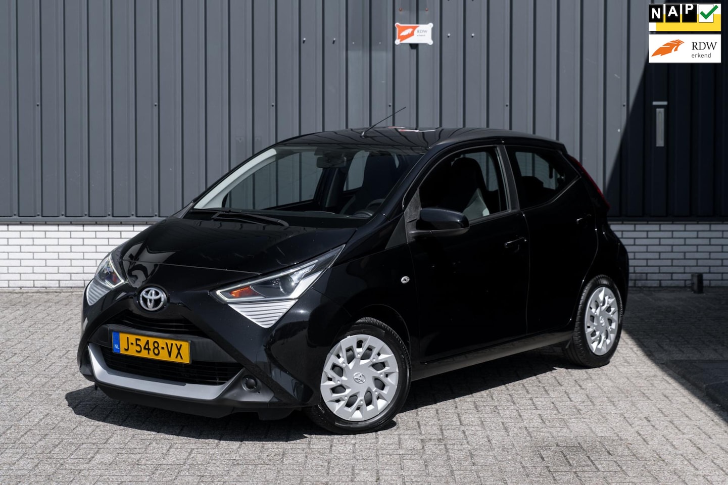 Toyota Aygo - 1.0 VVT-i x-play*Automaat*Camera* - AutoWereld.nl