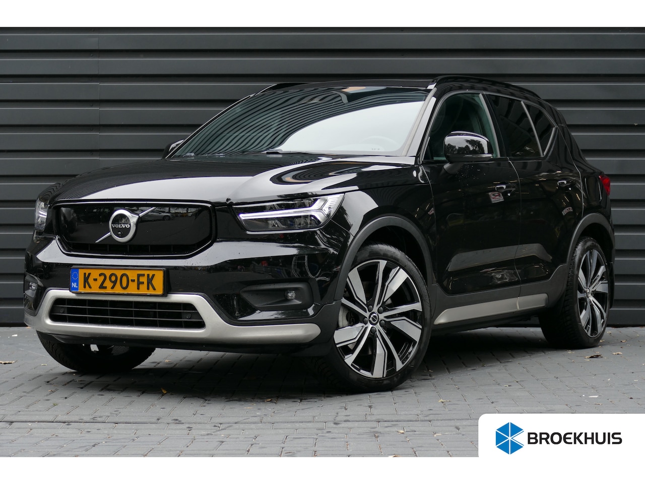 Volvo XC40 - Recharge P8 AWD R-Design / NAVI / CLIMA / PDC / 20"LMV / CAMERA V+A / PANO. DAK / ELEKTR.W - AutoWereld.nl