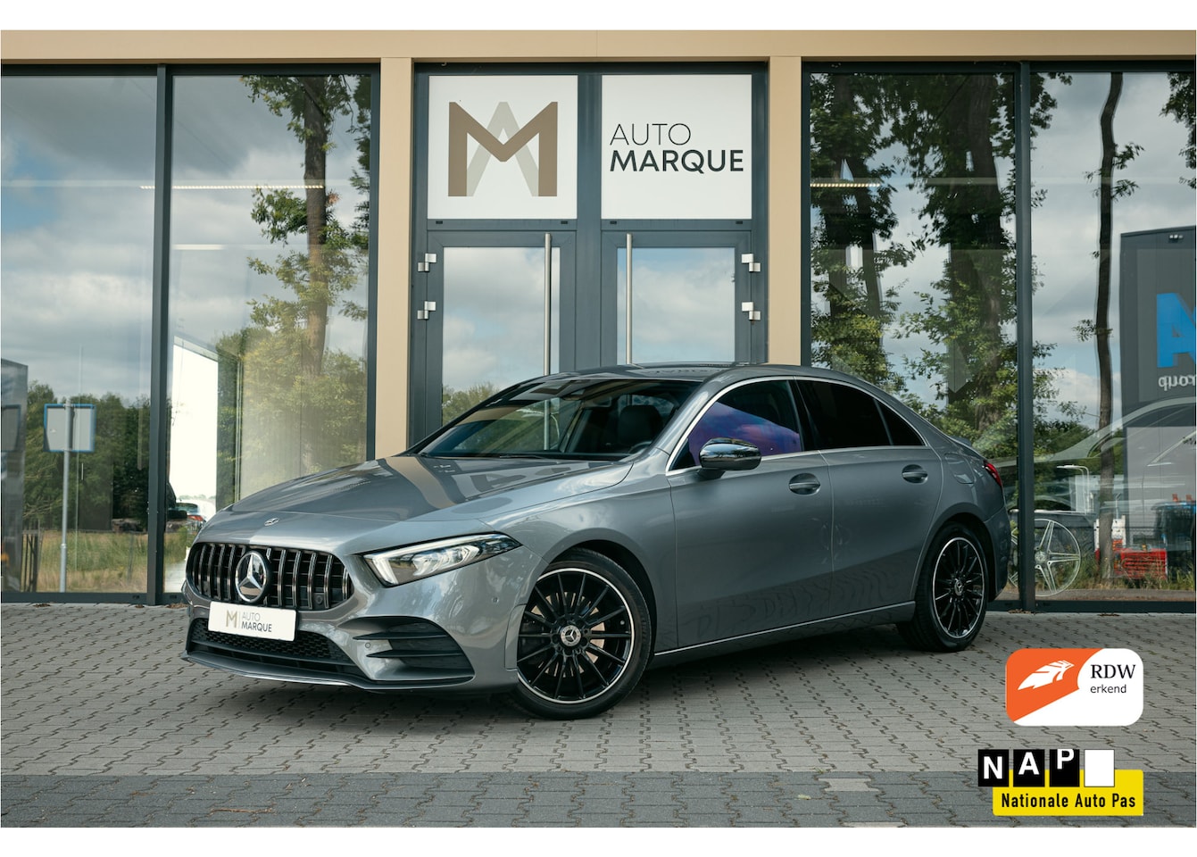 Mercedes-Benz A-klasse - 220 4MATIC Aut. 191PK Premium | AMG | 18" LM Velgen | Sfeerverlichting | Adaptieve Cruise - AutoWereld.nl