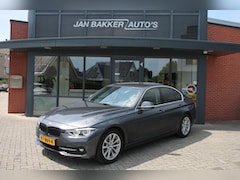 BMW 3-serie - 330e Centennial High Executive ✅ NL Auto ✅ BT ✅ Stoelverwarming ✅ M-Sport grille ✅