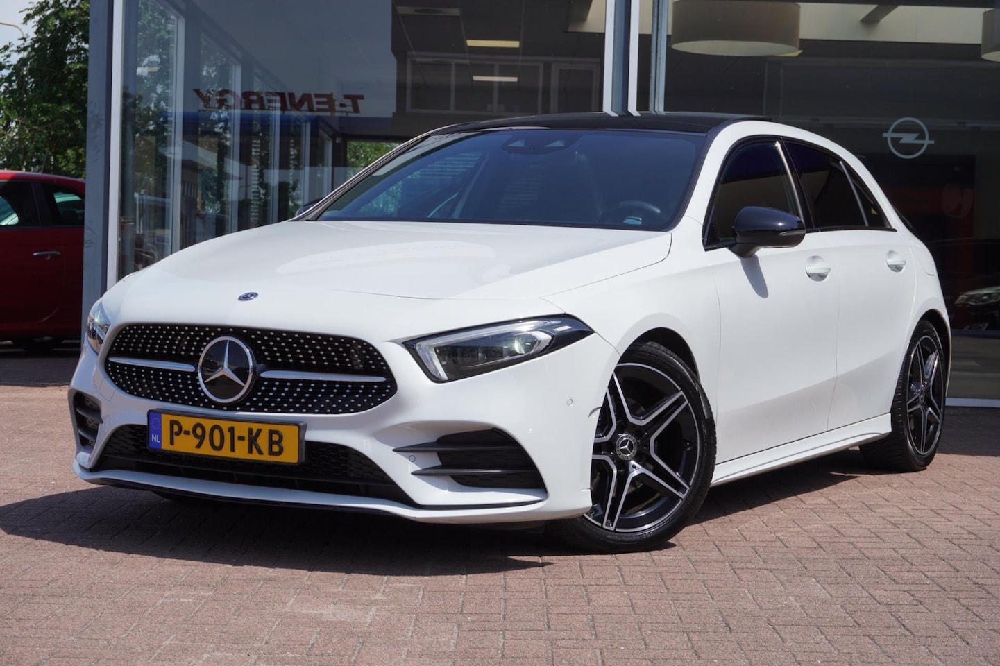 Mercedes-Benz A-klasse - 200 Business Solution AMG | Automaat | Panodak | Sfeer | Vol opties| Elek. Pakket | PDC | - AutoWereld.nl