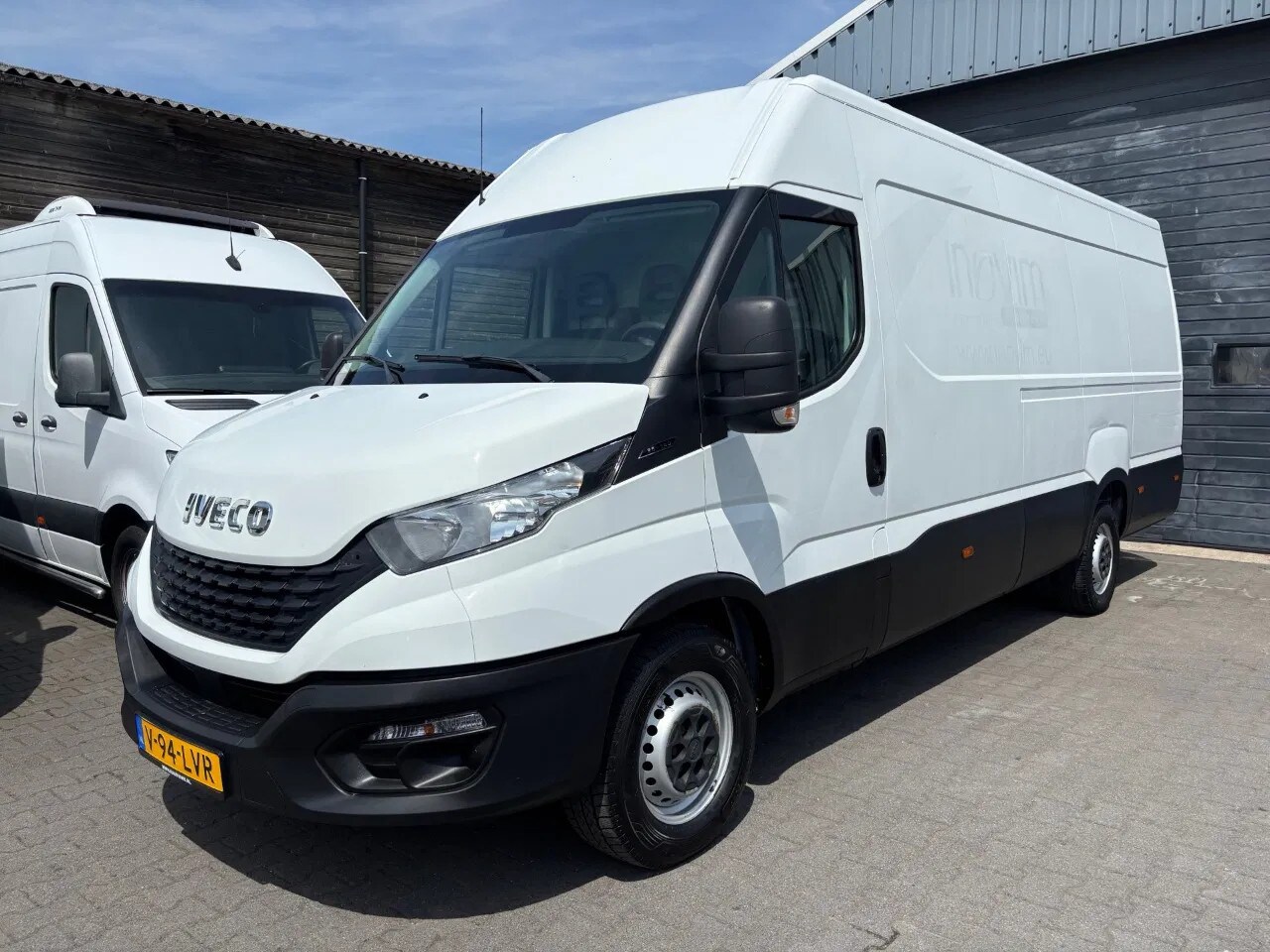 Iveco Daily - 35S14 136 PK L4 H2 Euro 6 Airco Navigatie - AutoWereld.nl