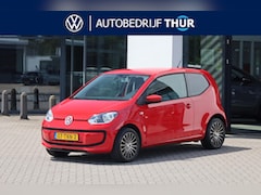 Volkswagen Up! - 1.0 move up 15" lmv, privacy glas, airco, maps, en more cv