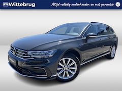 Volkswagen Passat Variant - 1.4 TSI 218pk PHEV GTE DSG Automaat Leder / Digitaal dashboard / parkeersensoren / App-con