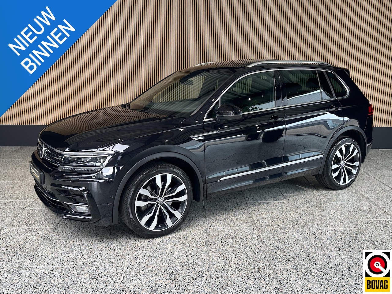 Volkswagen Tiguan - 2.0 TSI 4Motion Highline Business R 220 PK | Panodak | Camera - AutoWereld.nl