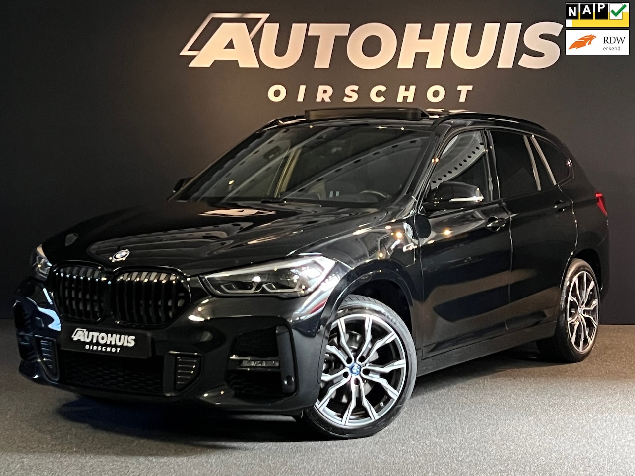 BMW X1 - XDrive25e High Executive Edition M Pano/ CarPlay/ Camera/ Trekhaak/ ACC/Stuurverwarming - AutoWereld.nl