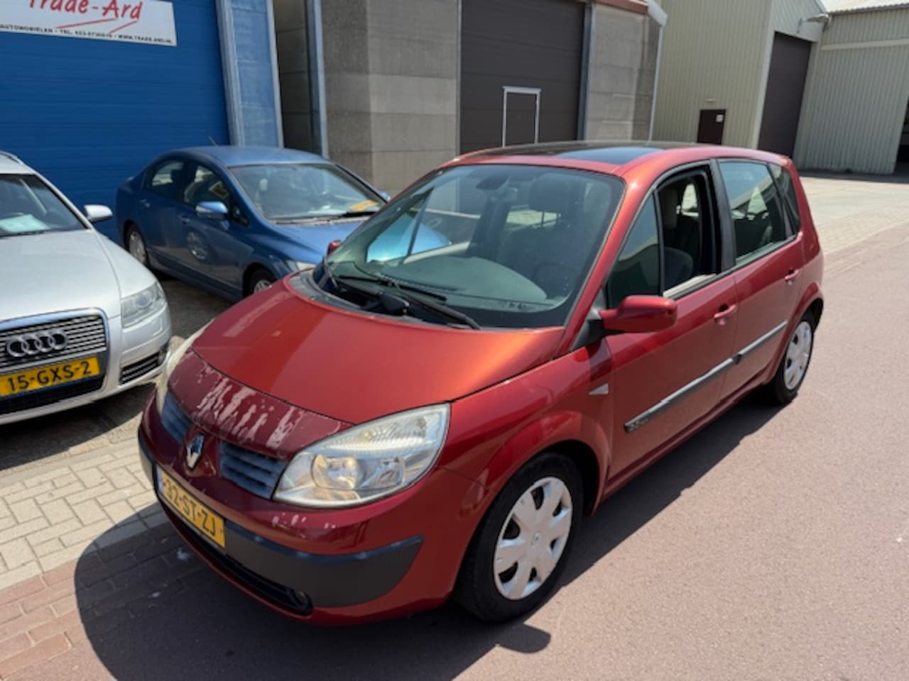 Renault Scénic - 2.0-16V Dynamique 2006 - APK mei 2026 Panoramadak Leuke auto met trekhaak, Airco, 4 elektr - AutoWereld.nl