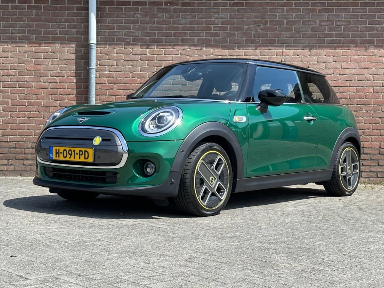 MINI Mini-Electric - Charged 33 kWh|Leer|Harman-Kardon|Camera|Stoelverw| - AutoWereld.nl