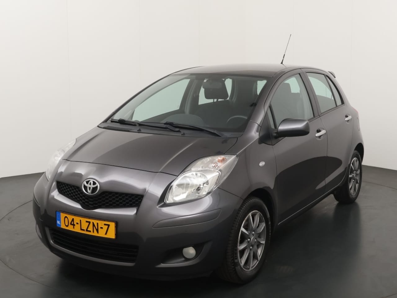 Toyota Yaris - 1.3 VVT-i Aspiration 1.3 VVTi Aspiration - AutoWereld.nl