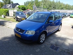 Volkswagen Touran - 1.6-16V FSI Optive I
