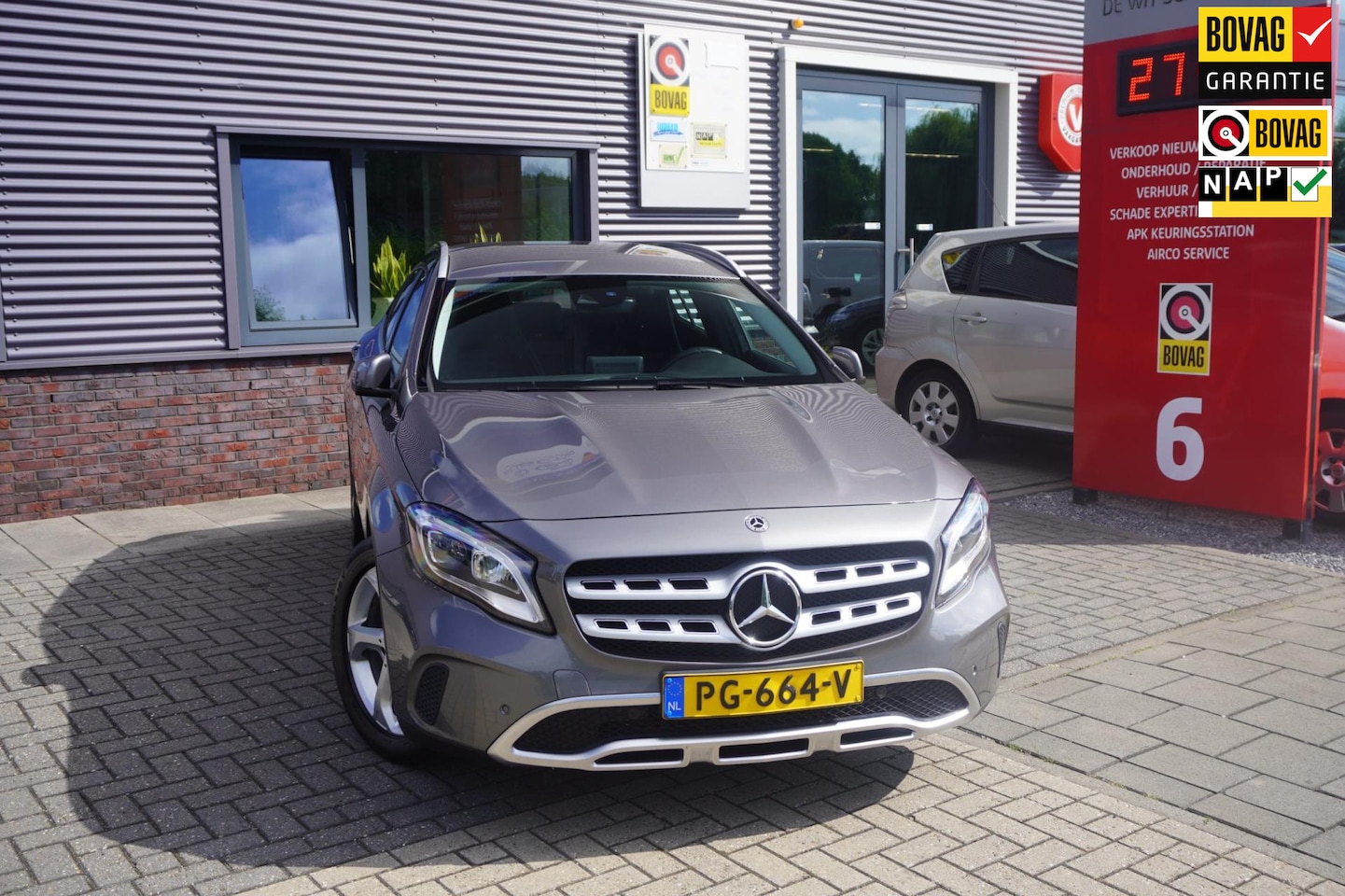 Mercedes-Benz GLA-Klasse - 180 Premium Plus / Stoelverwarming / Achter. camera / Keyless Entry - AutoWereld.nl