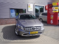 Mercedes-Benz GLA-Klasse - 180 Premium Plus / Stoelverwarming / Achter. camera / Keyless Entry
