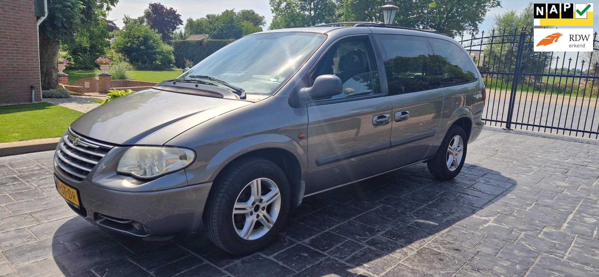 Chrysler Grand Voyager - 3.3i V6 SE Luxe ECC 7 7 persoons Automaat APK Ruime gezinswagen Inruil Mogelijk - AutoWereld.nl