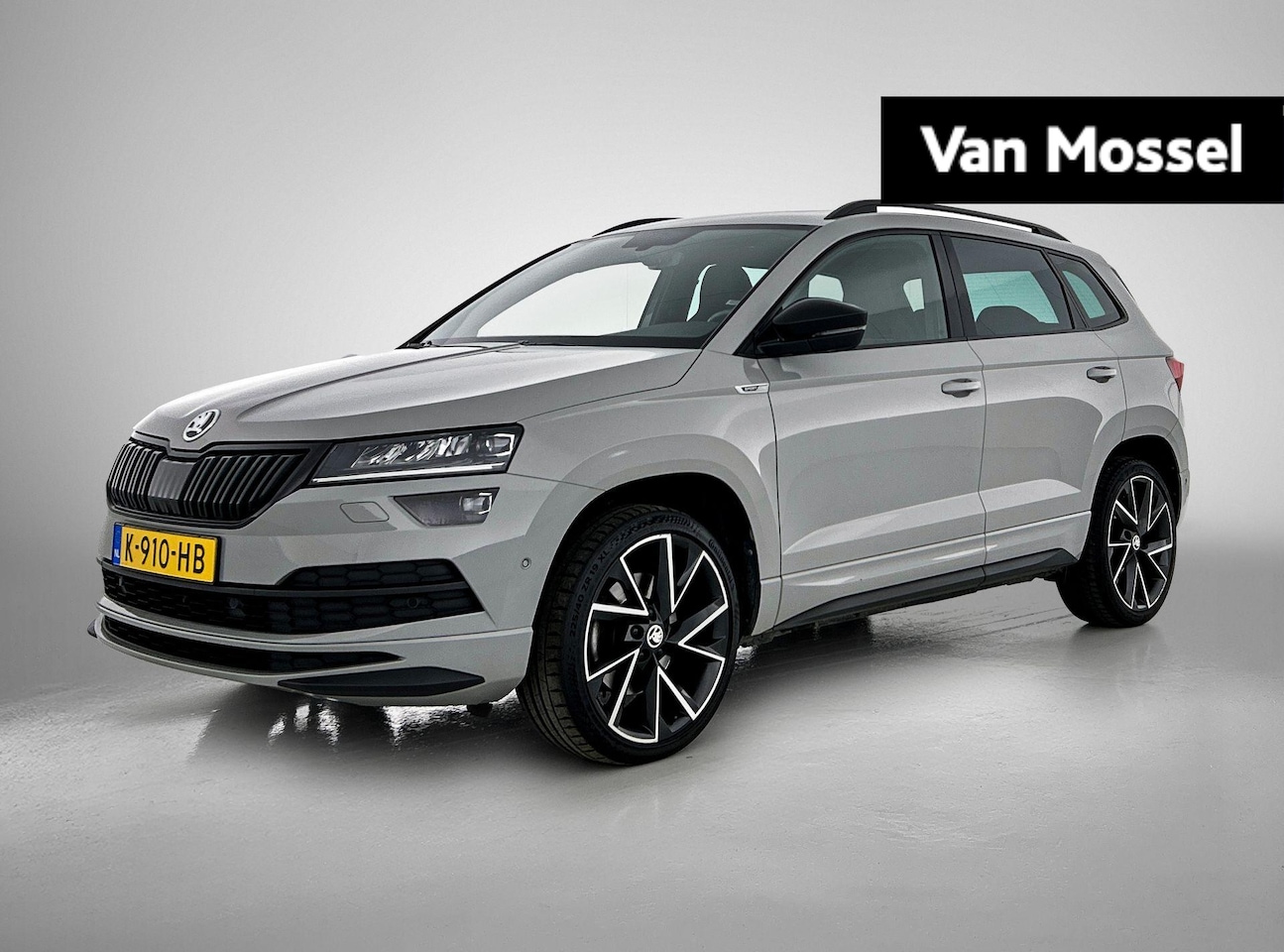Skoda Karoq - 1.5 TSI ACT Sportline Business | PANORAMADAK | STOEL-STUUR VERWARMING | DIGITAAL DASHBOARD - AutoWereld.nl