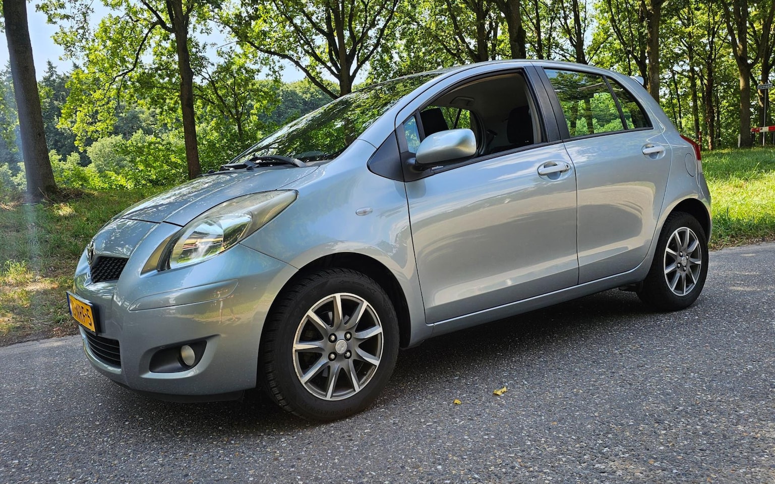 Toyota Yaris - 1.3 VVTi NL Auto ! Automaat ! 5 Deurs ! Airco ! - AutoWereld.nl