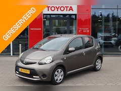 Toyota Aygo - COMFORT 5-DEURS AIRCO RADIO EL-RAMEN CENTRALE VERGRENDELING LED-DAGRIJVERLICHTING