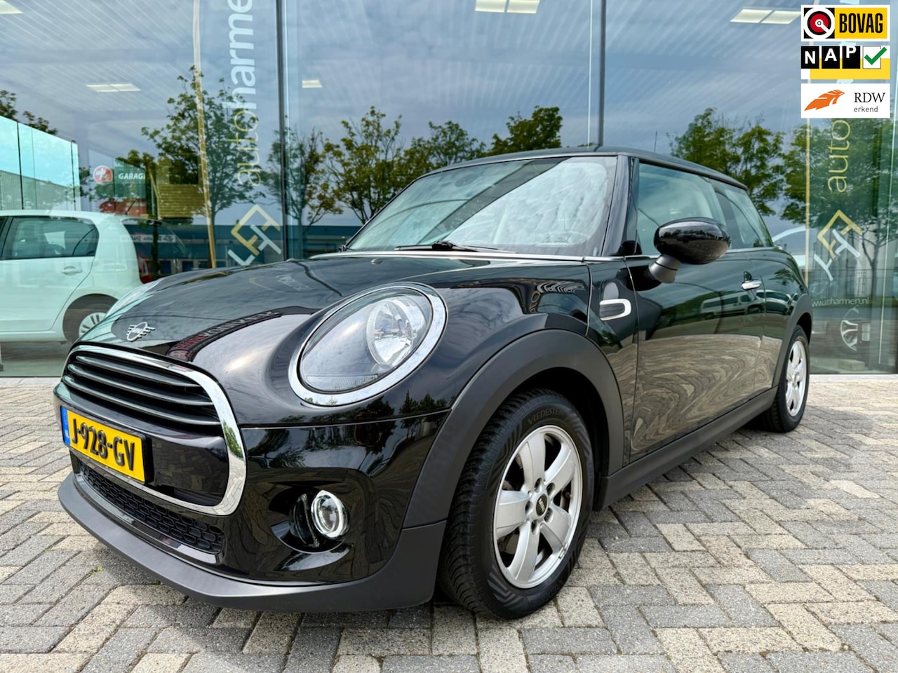 MINI Cooper - Mini 1.5 Pepper CarPlay, Navi, Cruise Controle , 1e Eigenaar, NAP, Dealer Onderhouden - AutoWereld.nl