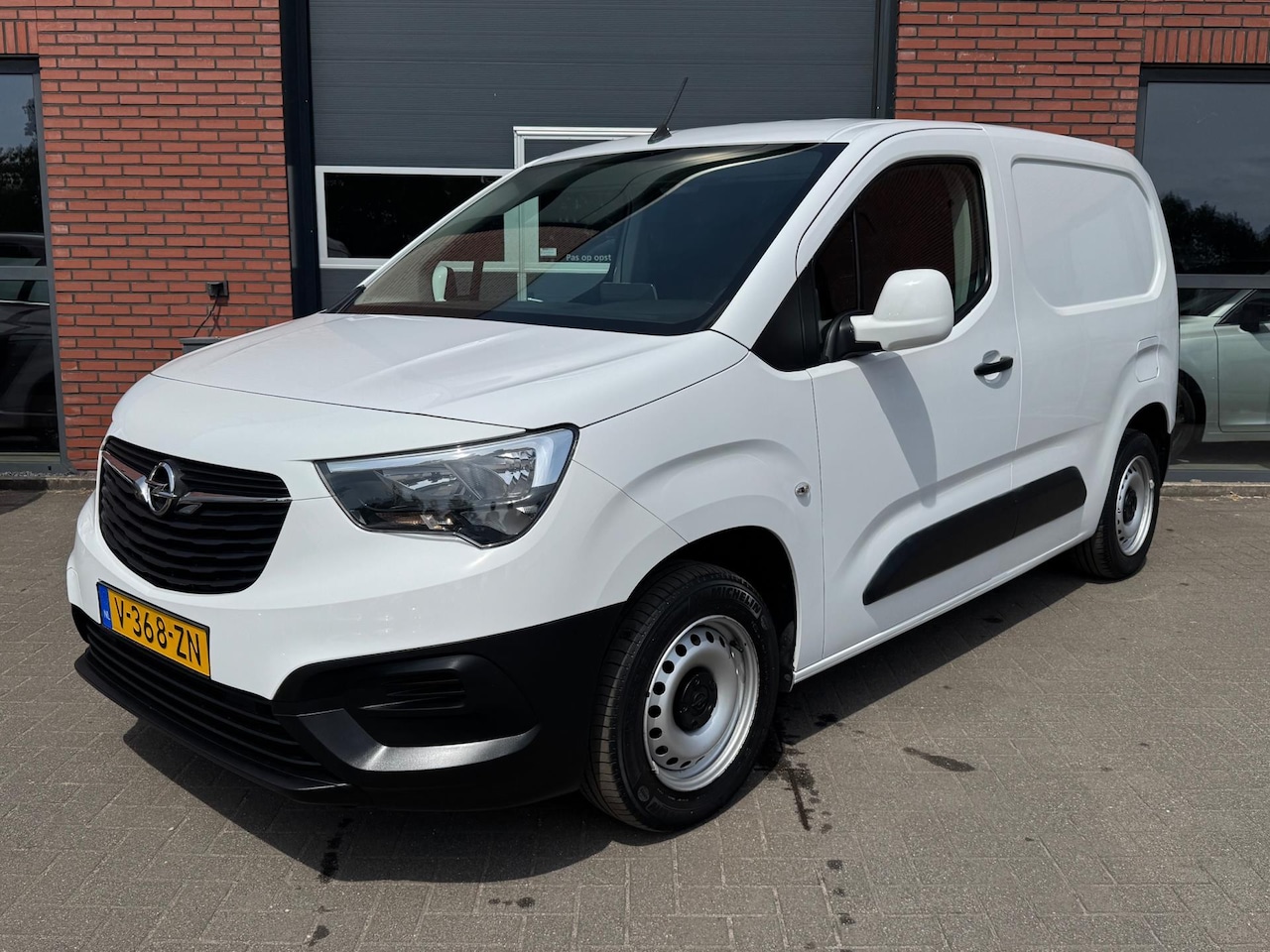 Opel Combo - 1.6D L1H1 Airco|Cruise|Trekhaak| Edition - AutoWereld.nl