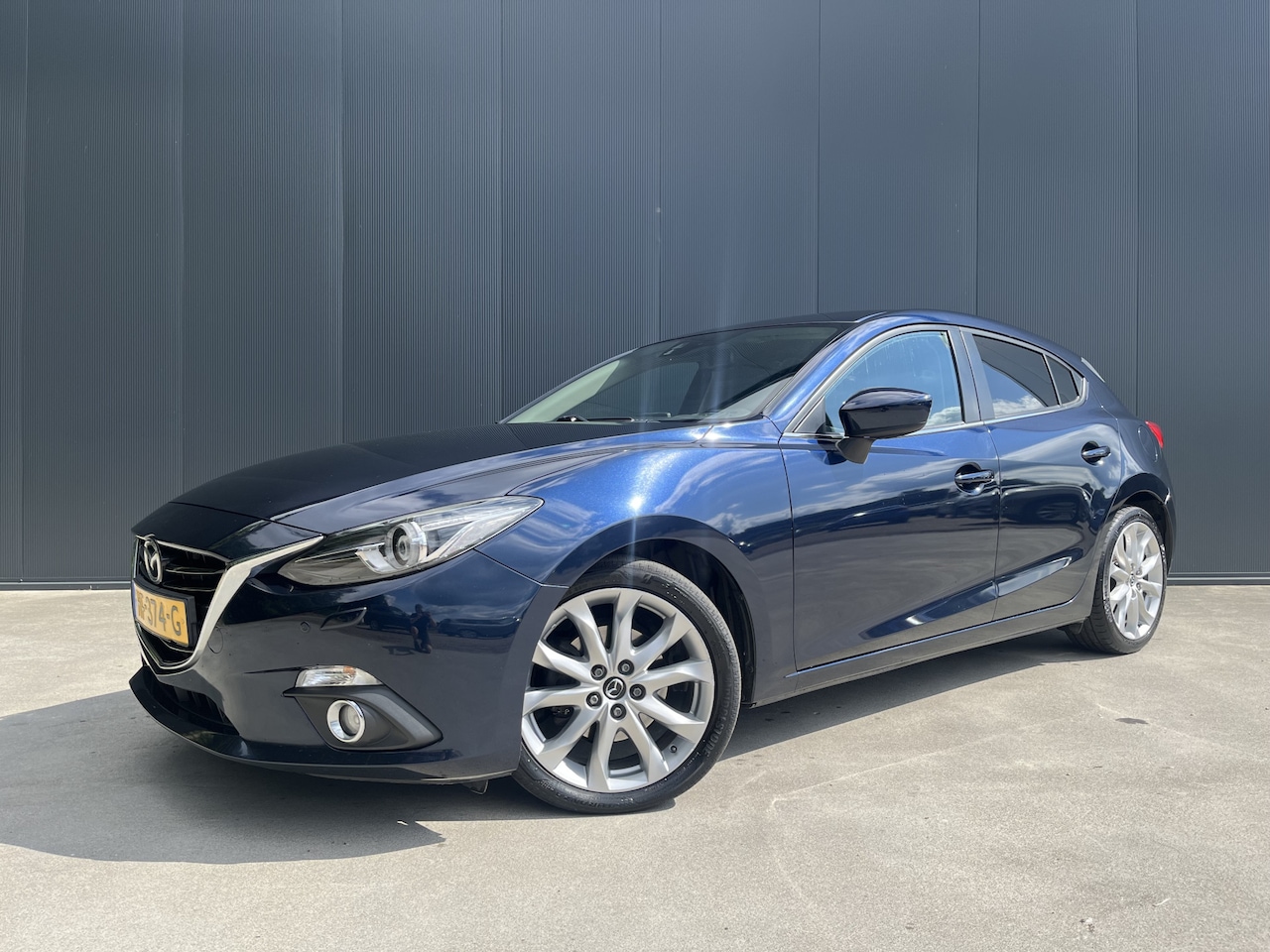Mazda 3 - 2.2D GT-M XENON LEER HUD LED NAVI CRUISE ECC TREKHAAK - AutoWereld.nl