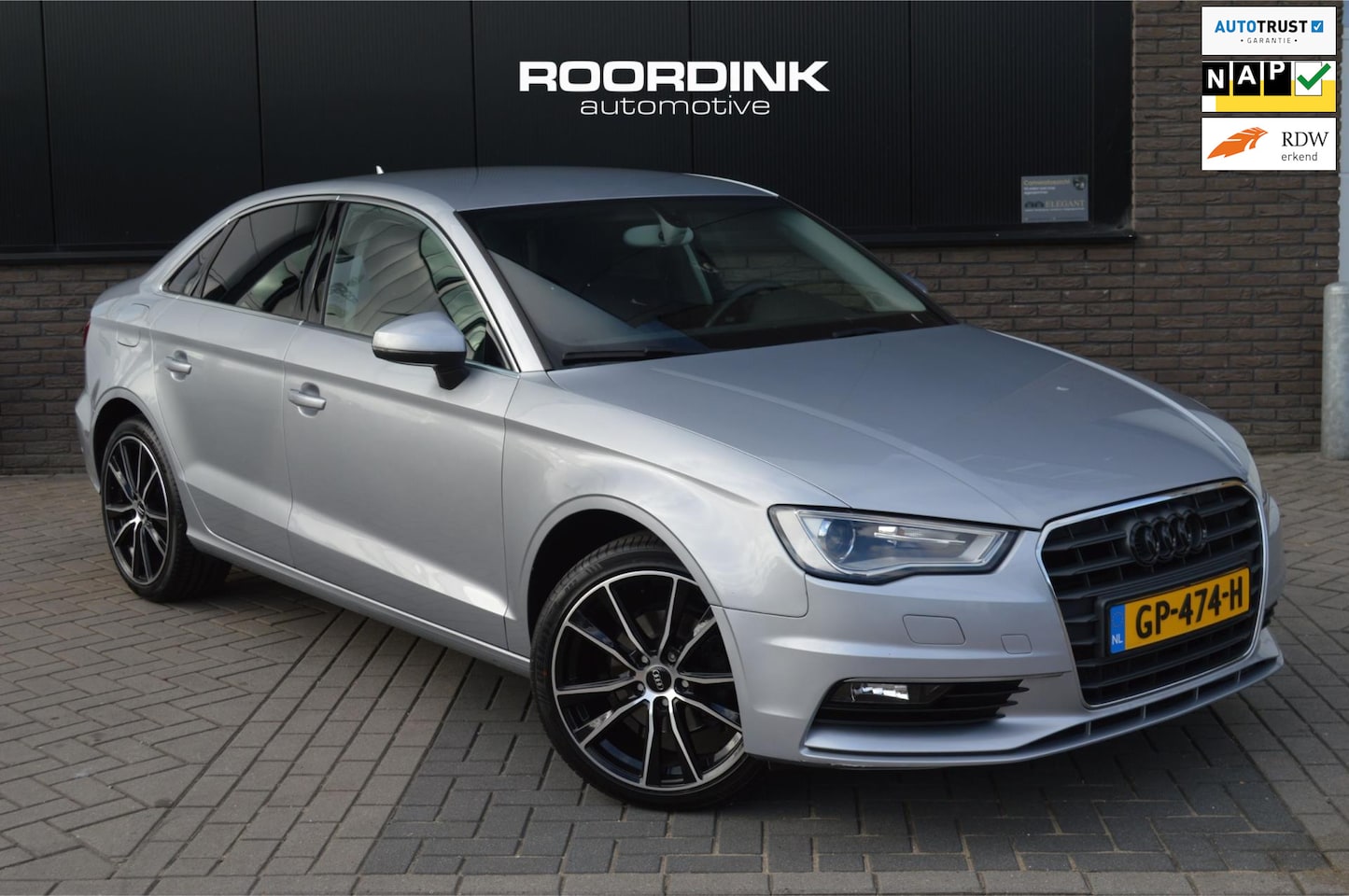 Audi A3 Limousine - Automaat|Navi|18"Inch|Cruise|Stoelverwarming - AutoWereld.nl