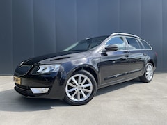 Skoda Octavia Combi - 1.6 TDI Greentech PANO DAK NAVI CRUISE ECC TREKHAAK
