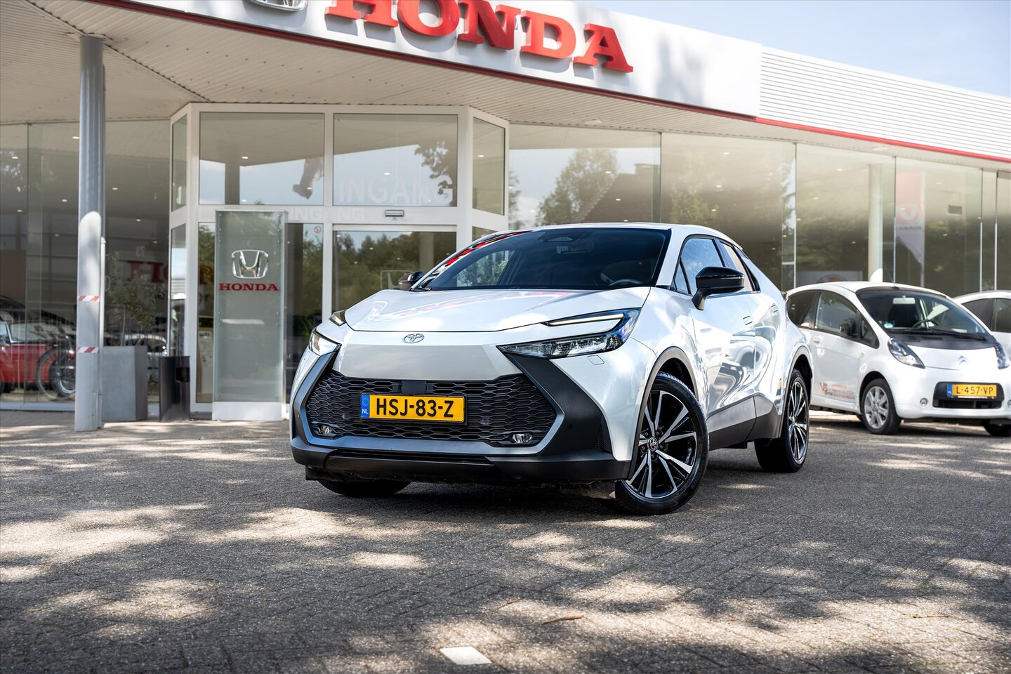 Toyota C-HR - 1.8 Full Hybrid First Edition | Groot scherm | Apple carplay | Stoel en Stuurverwarming | - AutoWereld.nl