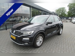 Volkswagen T-Roc - 1.0 TSI Style Business, Navigatie, Trekhaak
