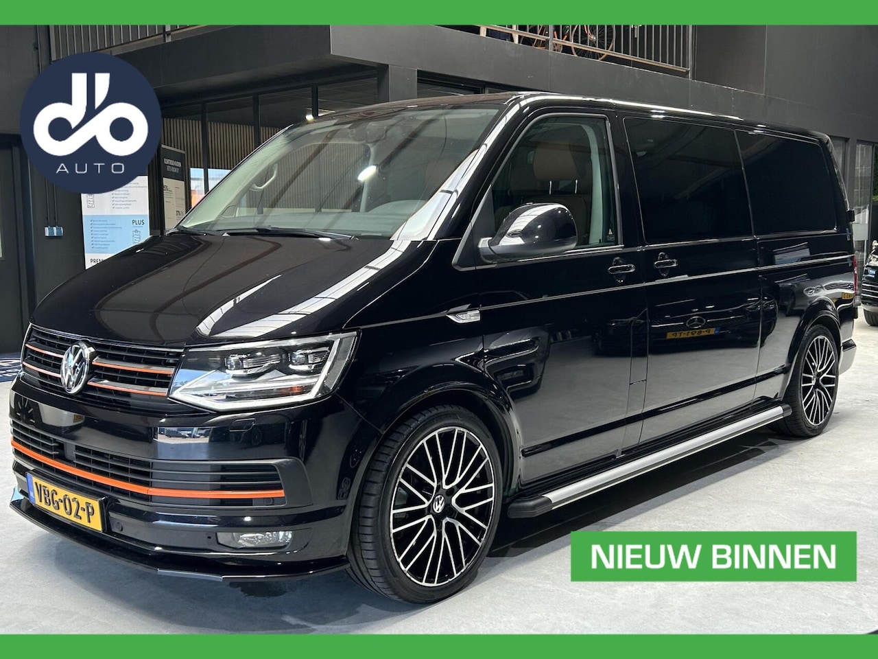 Volkswagen Transporter - 2.0 TDI 204pk L2H1 Dubbel Cabine Highline Bulli 2x SCHUIFDEUR I LEER I VOL OPTIONS - AutoWereld.nl