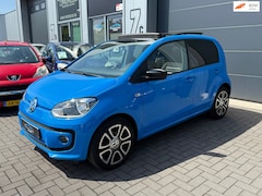 Volkswagen Up! - 1.0 AIRCO | PANO | CRUISE | STOELVERWARMING | NIEUWE APK |