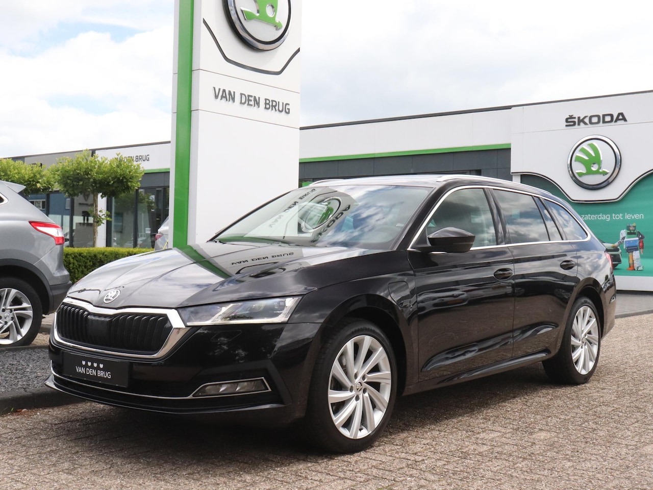 Skoda Octavia Combi - 1.4 TSI iV 204pk PHEV Business Edition Plus | Elektr. voorstoelen incl. geheugen | LED Mat - AutoWereld.nl