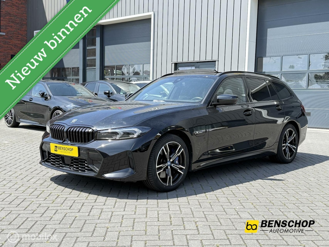 BMW 3-serie Touring - 330e xDrive M Sport Sportstoelen Panodak Harman Kardon Leer HUD Memory LED - AutoWereld.nl