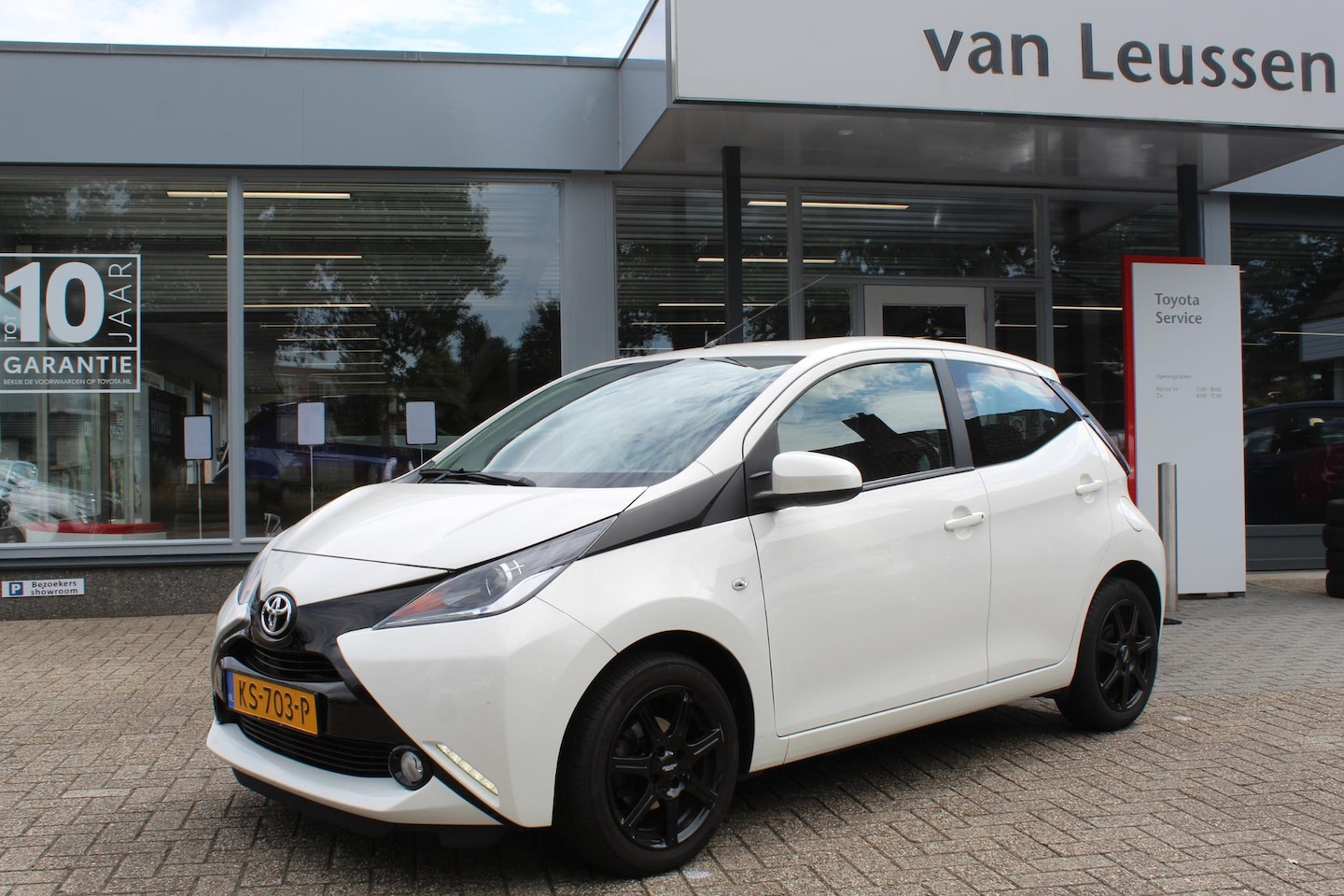 Toyota Aygo X - X-PLAY 5-DEURS CAMERA EL-RAMEN LM-VELGEN AIRCO - AutoWereld.nl