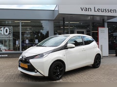 Toyota Aygo X - X-PLAY 5-DEURS CAMERA EL-RAMEN LM-VELGEN AIRCO