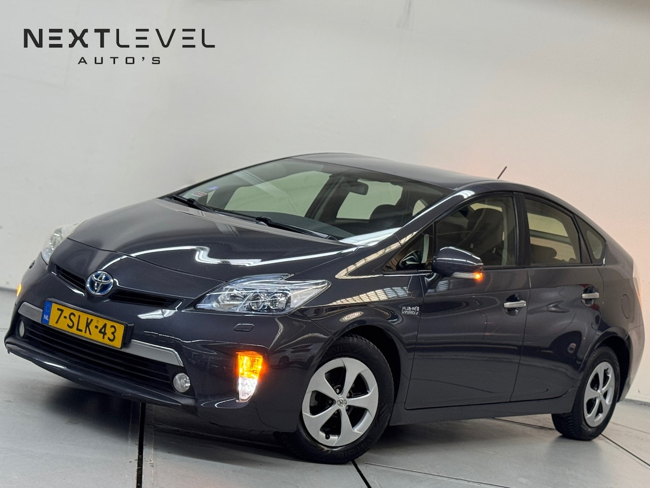 Toyota Prius - 1.8 Plug-in Dynamic Business HUD Navi Led - AutoWereld.nl
