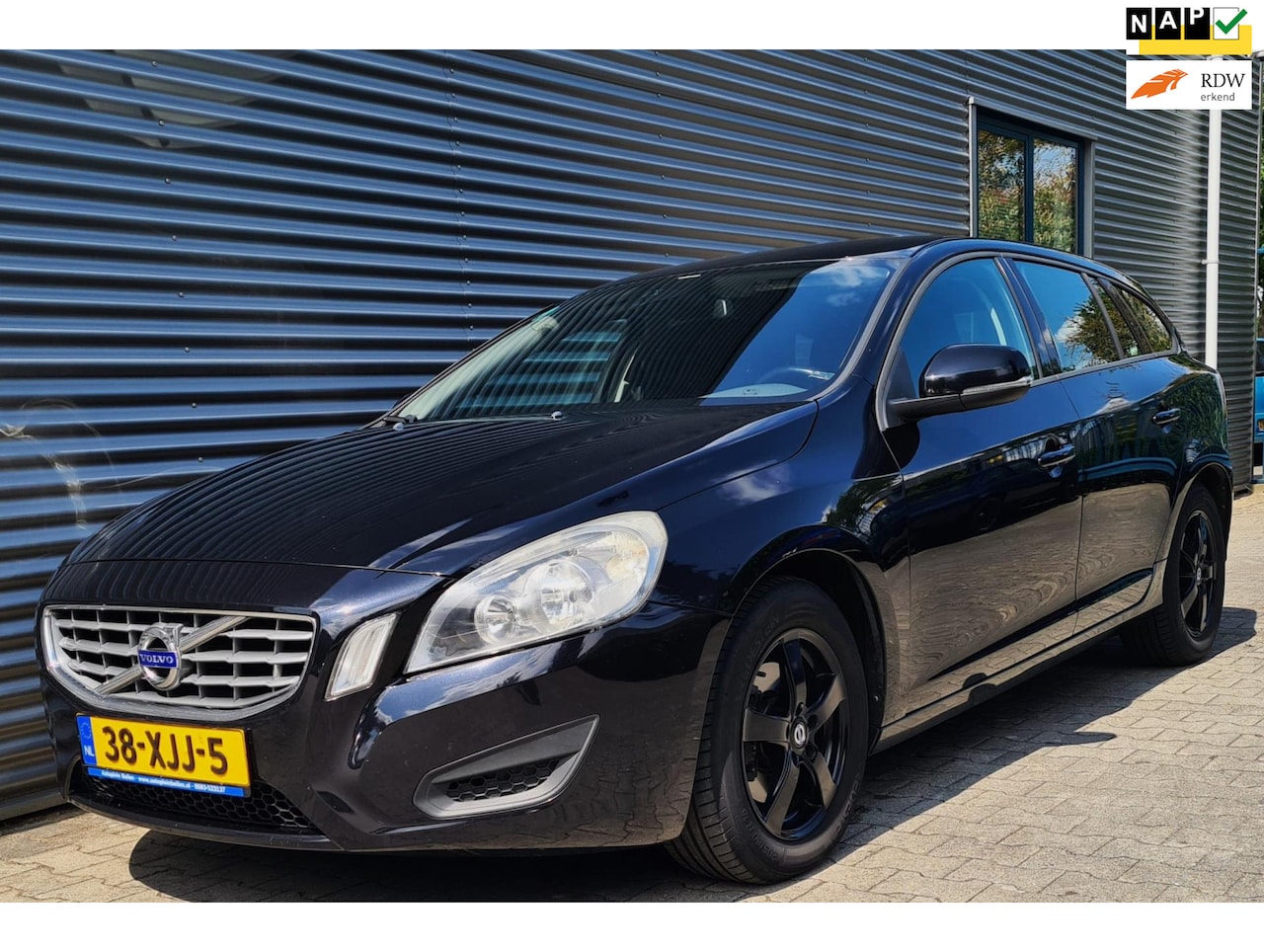 Volvo V60 - 1.6 T3 Kinetic 06-2012 Black Sapphire Metallic LEES TEKST - AutoWereld.nl