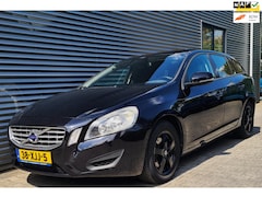 Volvo V60 - 1.6 T3 Kinetic 06-2012 Black Sapphire Metallic LEES TEKST