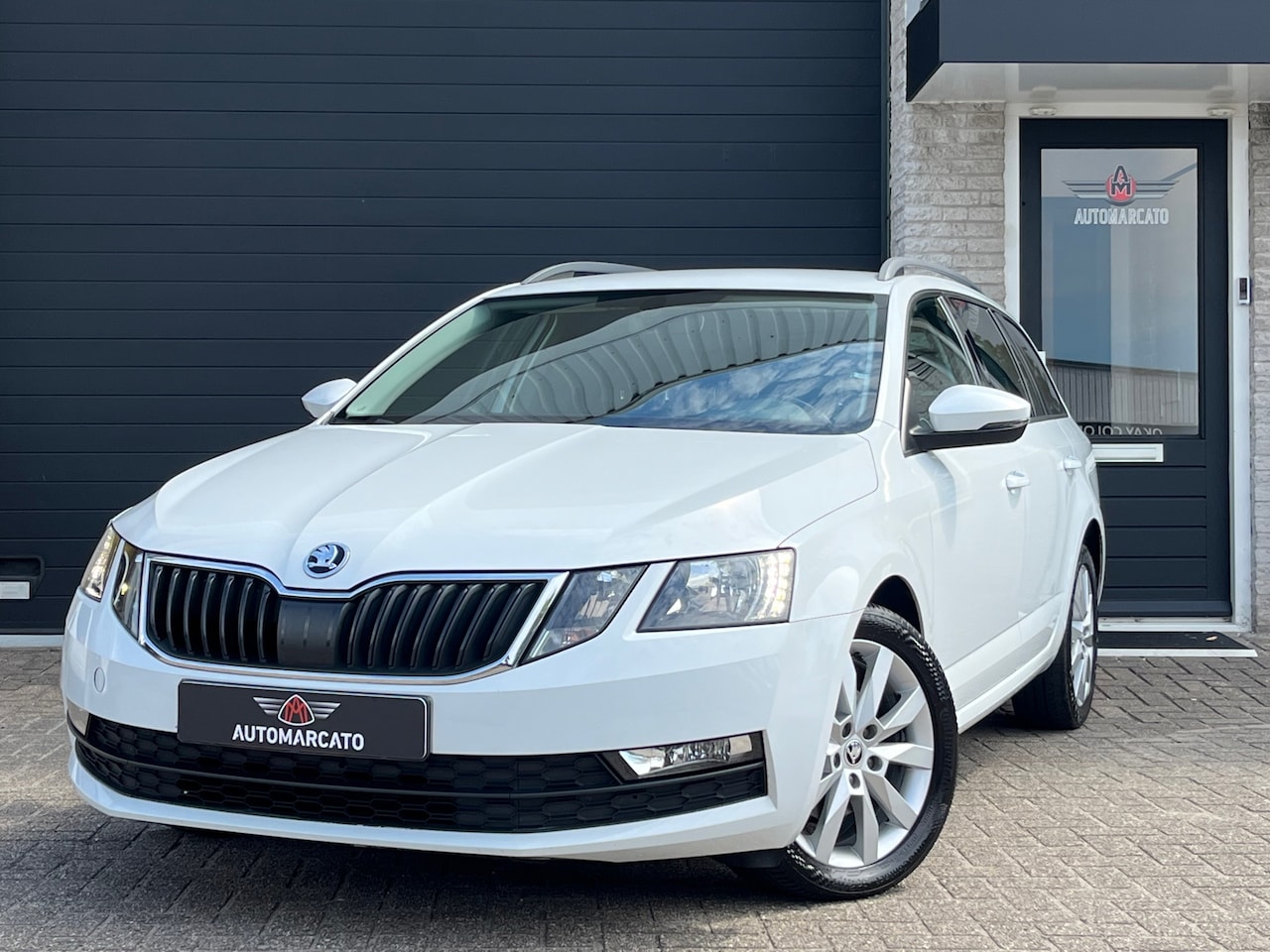 Skoda Octavia Combi - 1.4 TSI Style Business | Automaat | DSG | Navi | Led | Clima | Cruise | Park Assist | 17 I - AutoWereld.nl