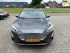 Ford Focus Wagon - 1.5 EcoBlue Trend Edition Business distrubitie gebroken