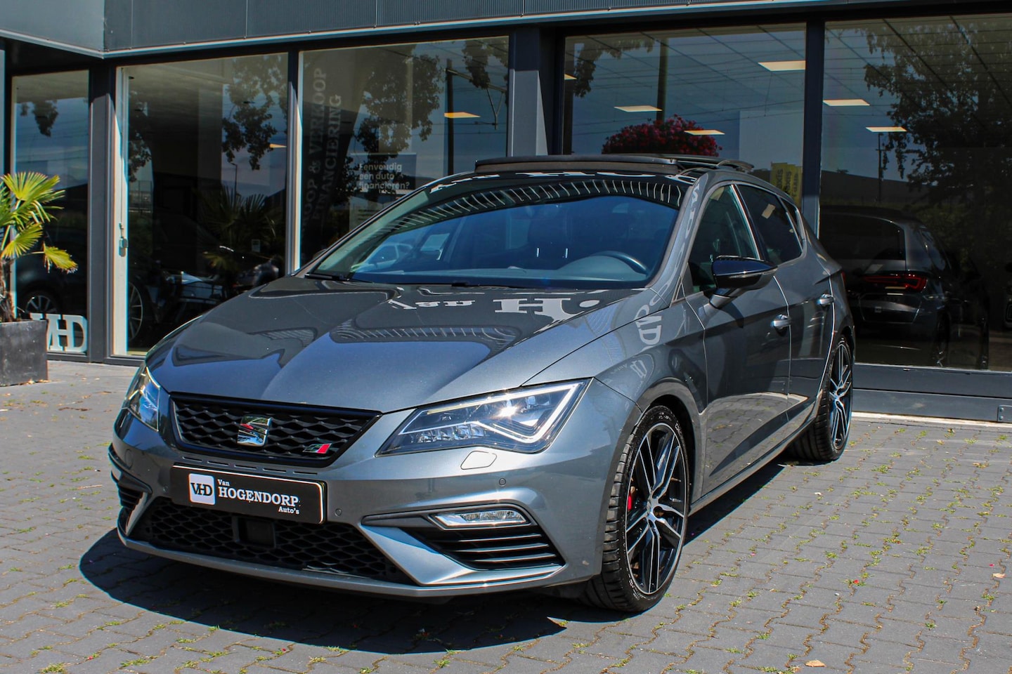 SEAT Leon ST - 2.0 TSI CUPRA BLACK PANO LED NAVI VIRTUAL CAMERA - AutoWereld.nl