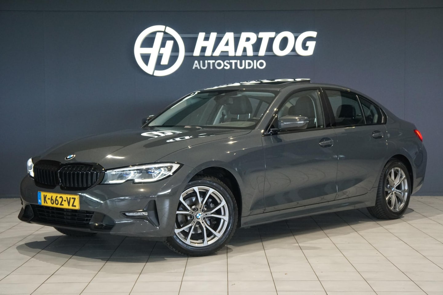BMW 3-serie - 318i High Executive + SCHUIFDAK / LASERLIGHT / LEDER / TREKHAAK - AutoWereld.nl