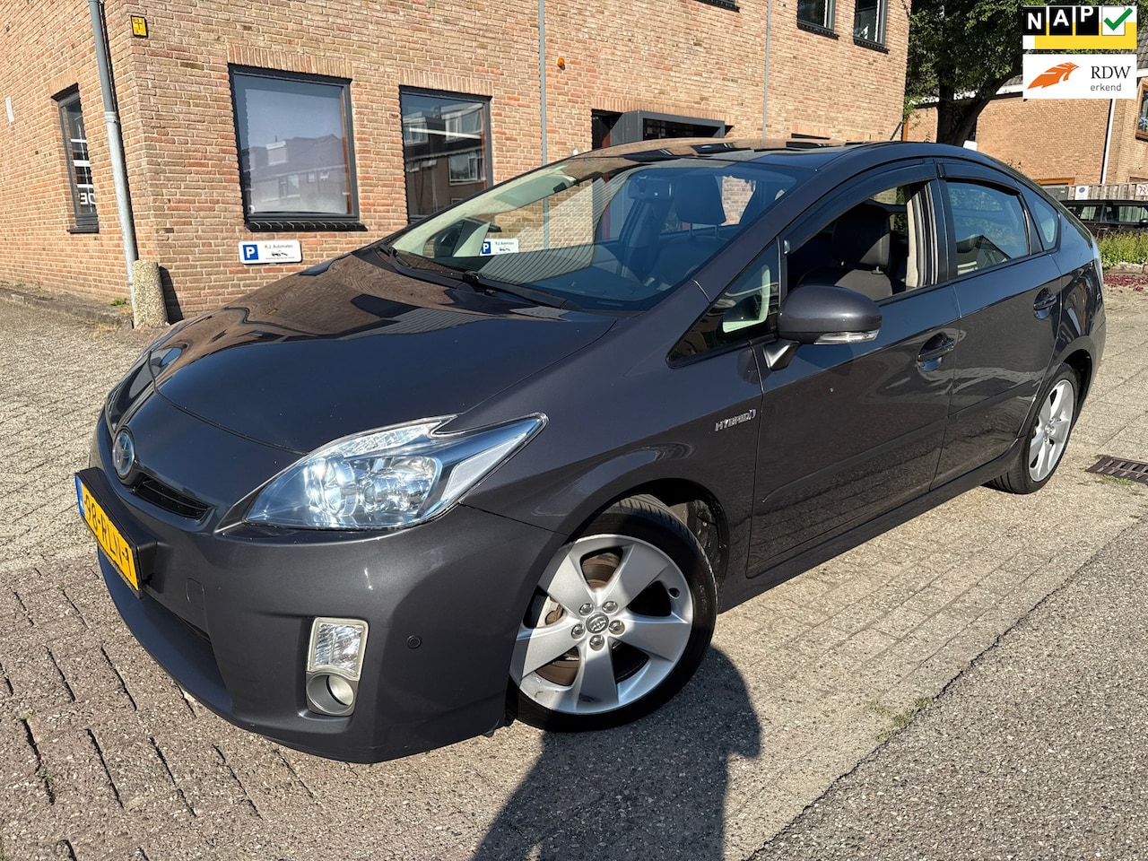 Toyota Prius - 1.8  Executive Business 1.8 Executive Business - AutoWereld.nl