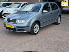Skoda Fabia - 1.4-16V Ambiente 5 DEURS, AIRCO, APK