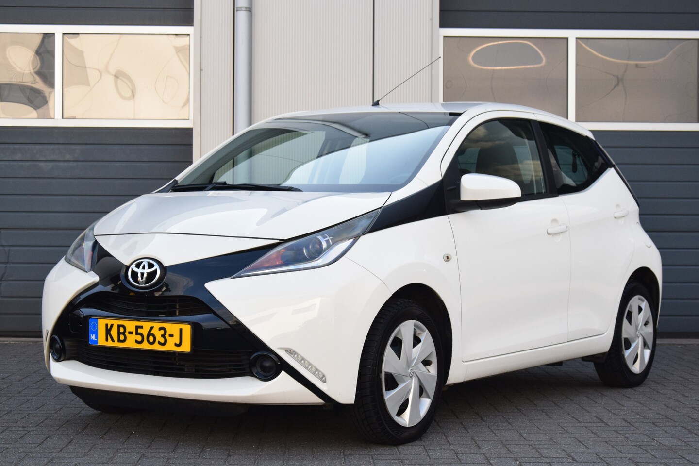 Toyota Aygo - 1.0 VVT-i x-play Airco Audio/origineel - AutoWereld.nl