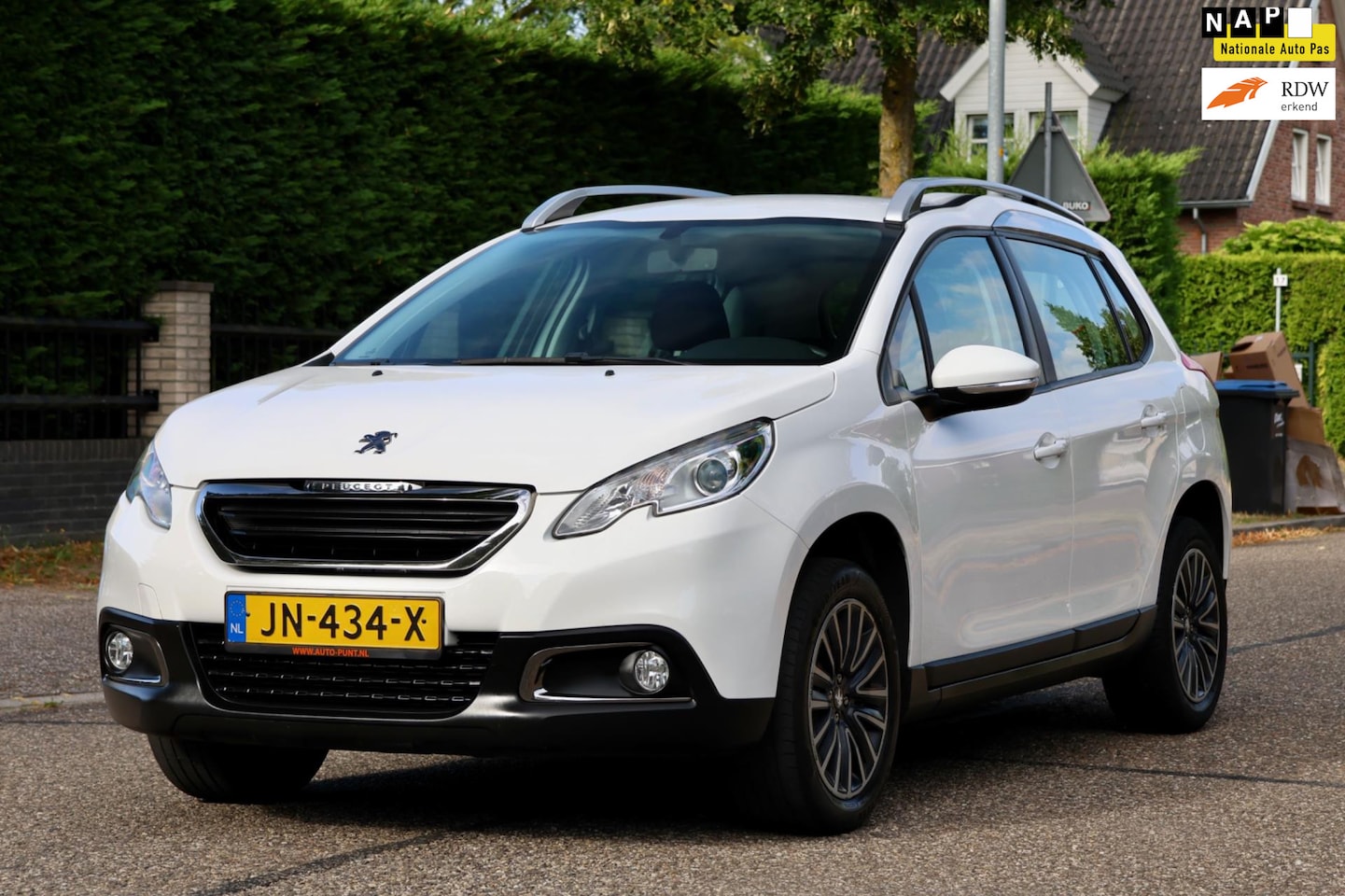 Peugeot 2008 - 1.2 PureTech Blue Lion | AUTOMAAT | NAVI | AIRCO | CRUISE | ZEER MOOIE DEALER ONDERHOUDEN - AutoWereld.nl