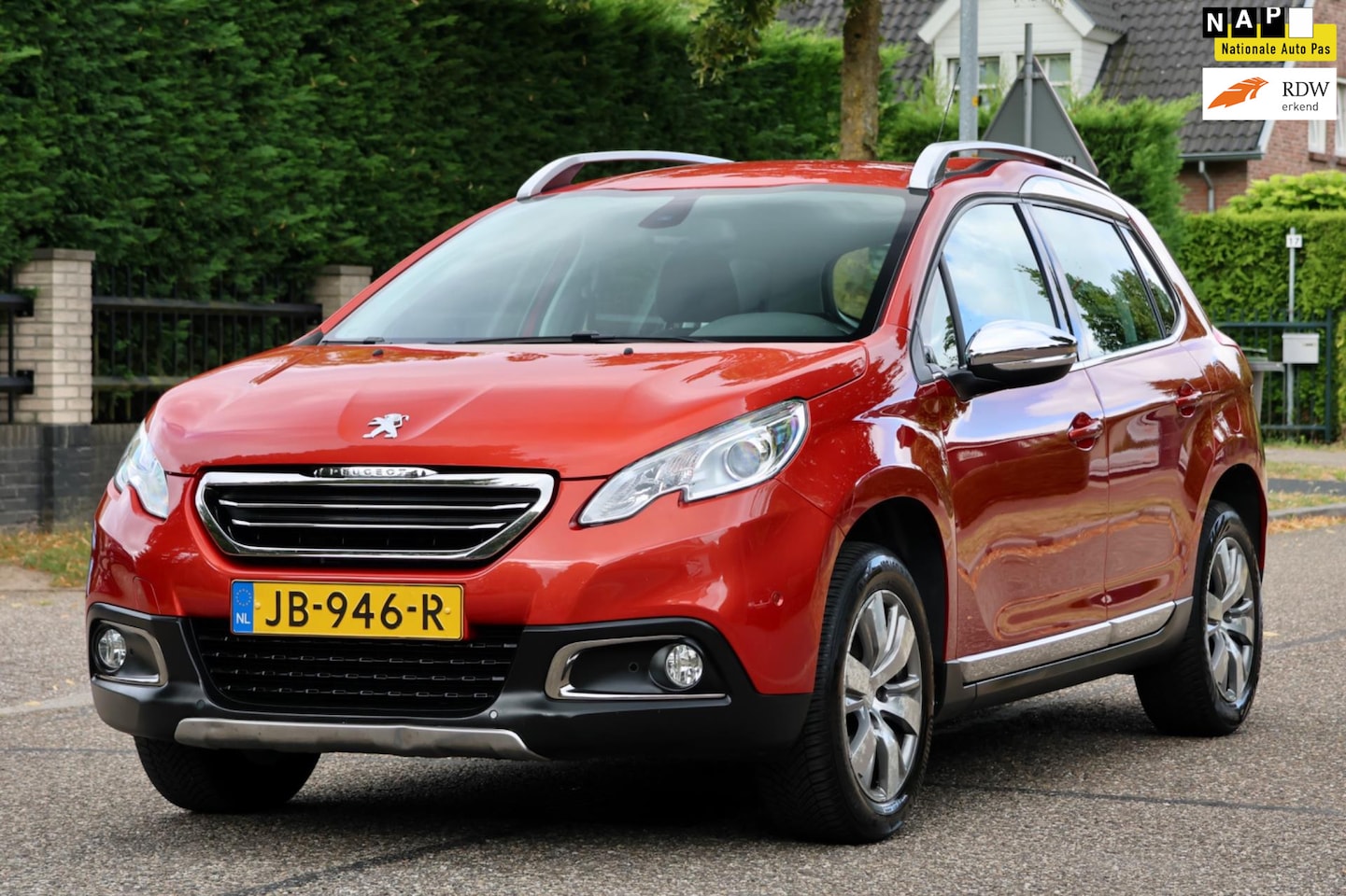 Peugeot 2008 - 1.2 PureTech Allure | NAVI | CLIMA | CRUISE | TREKHAAK | NAP | MOOIE GOED ONDERHOUDEN AUTO - AutoWereld.nl