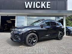 Volkswagen Tiguan - 1.5 eTSI R-Line HeadUp Black pakket Pano H&K Trekhaak