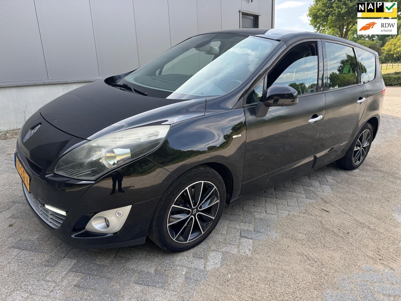 Renault Grand Scénic - 1.6 dCi Bose Navi Clima Pano Keyless go - AutoWereld.nl
