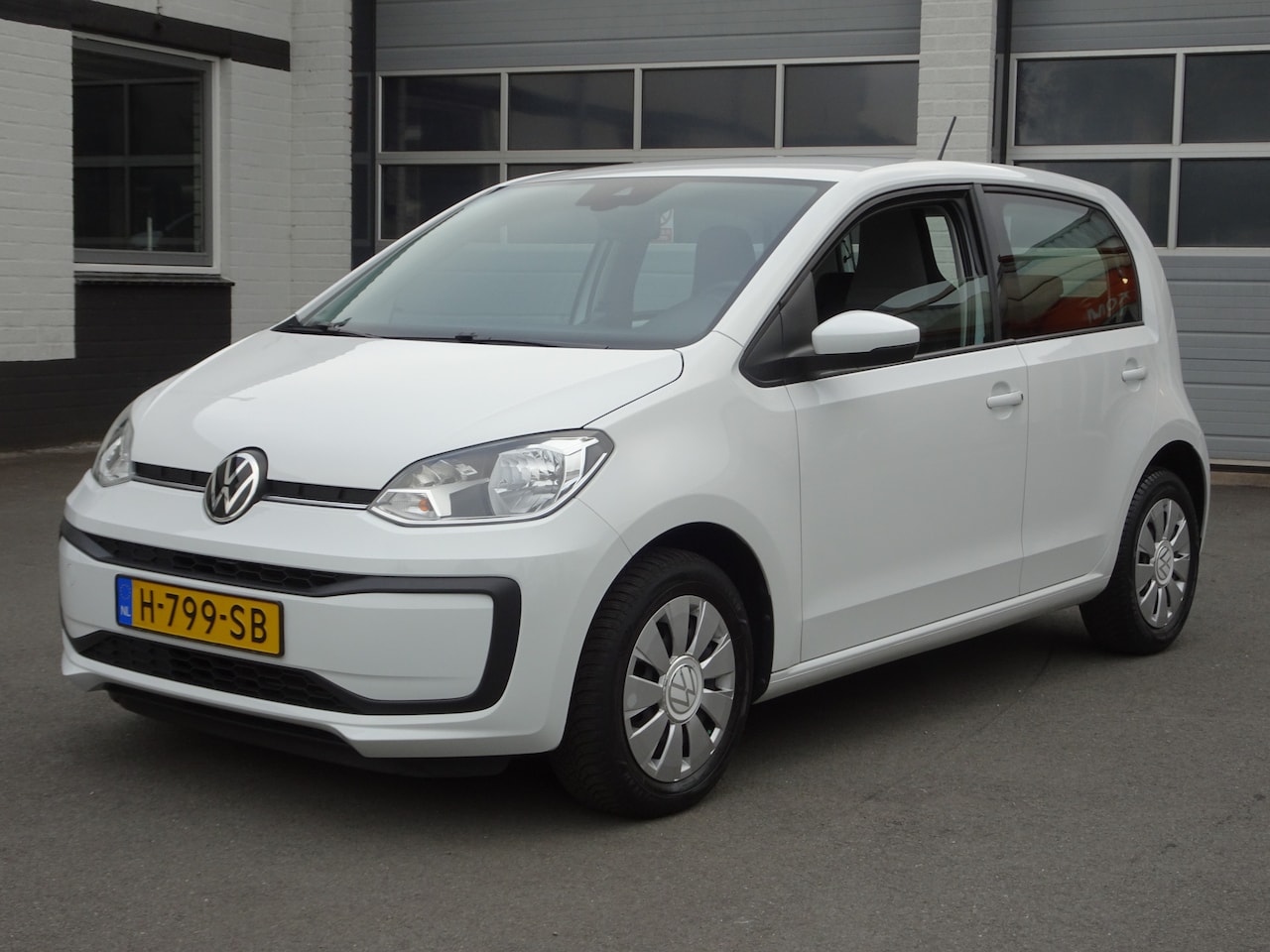 Volkswagen Up! - 1.0 BMT Airco, elektrische ramen, centrale vergrendeling, enz. - AutoWereld.nl